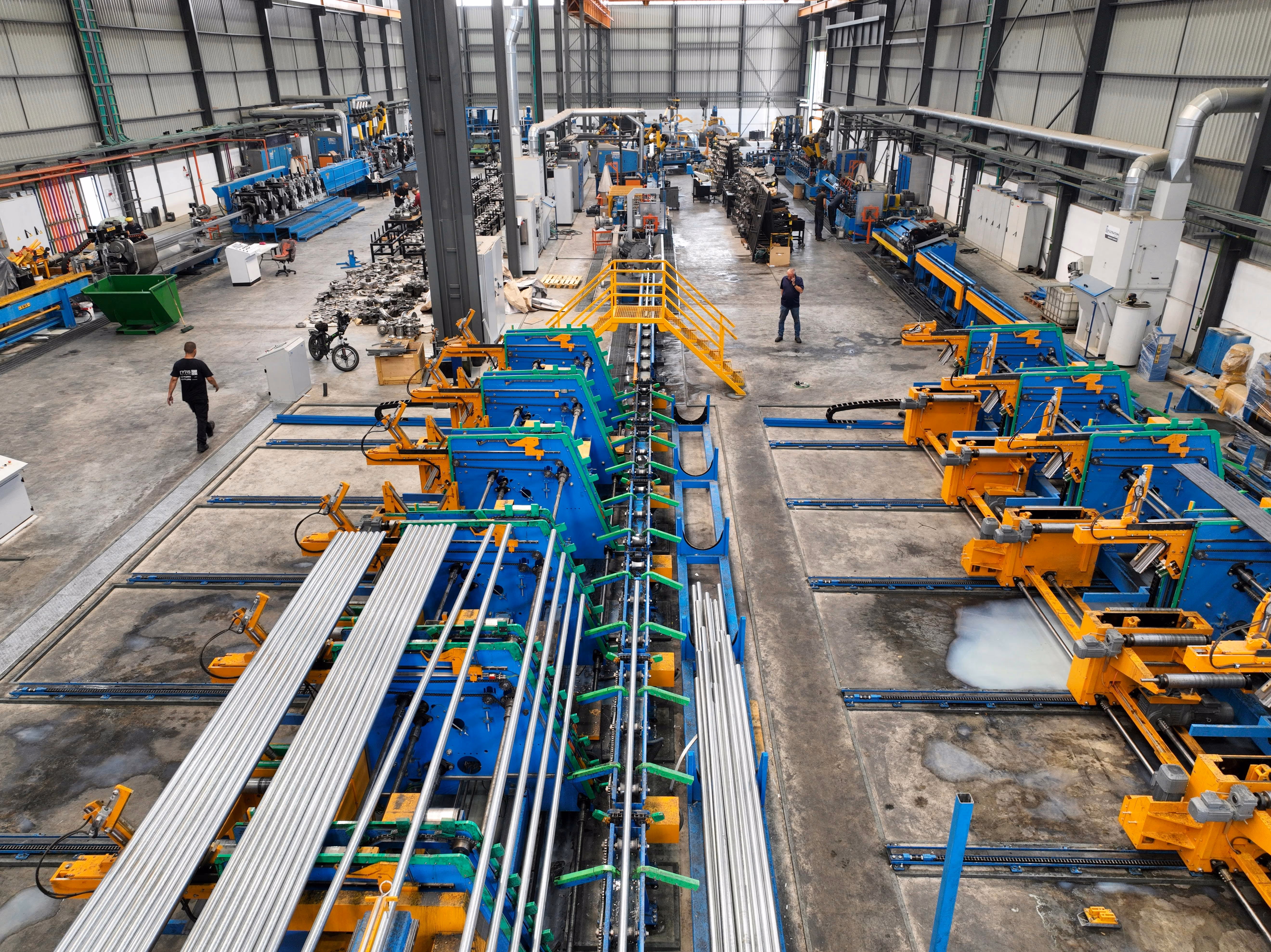 Linea di produzione industriale con macchinari e impianti — patrimonio aziendale da valutare